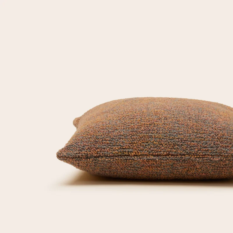 Housse de coussin KONSTANTIN chiné noir et pastels