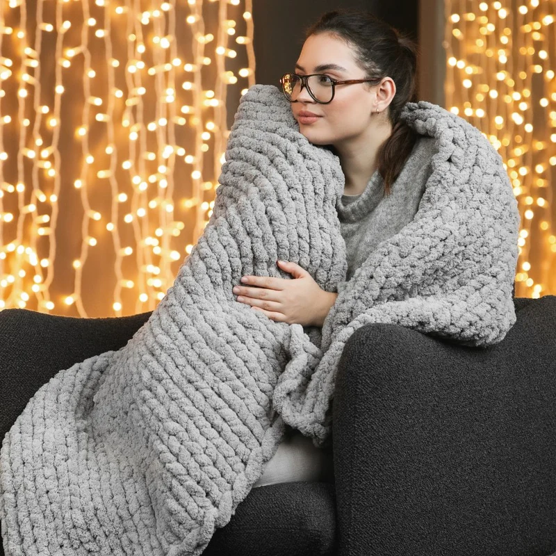 Handgestrickte Chenille Kuscheldecke