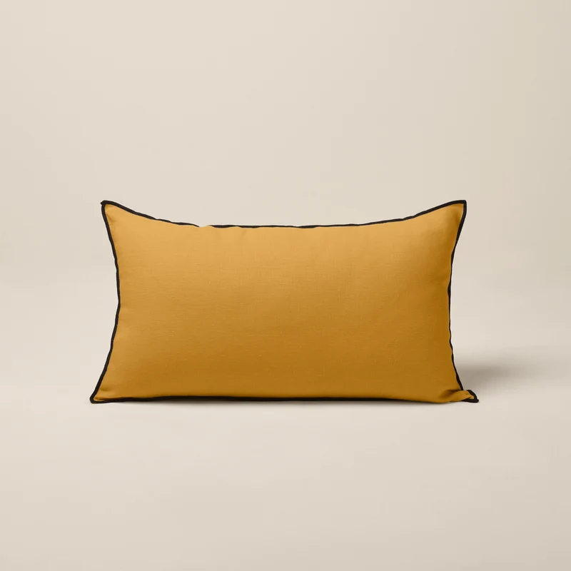 Housse de coussin CARLINA ocre et bourdon noir