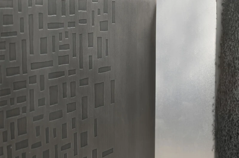 Casa Padrino Luxus Wanddekoration Silber 103,5 x 12,5 x H. 101,5 cm - Zweiteiliges Wandrelief Edge aus Stahl mit geätztem Antik-Nickel Finish - Luxus Deko Accessoires