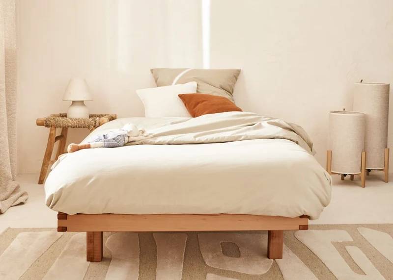Lit en bois massif WOOD