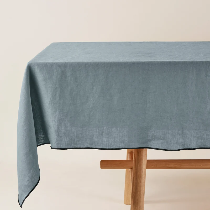 Nappe rectangulaire CARLINA vert de gris et bourdon noir