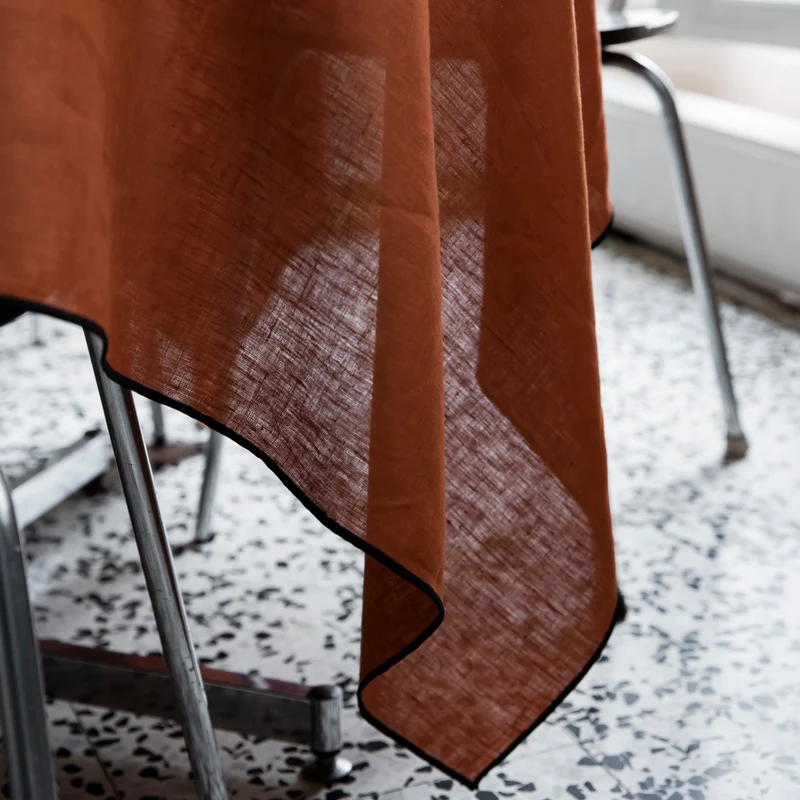 Nappe carrée CARLINA terracotta et bourdon noir