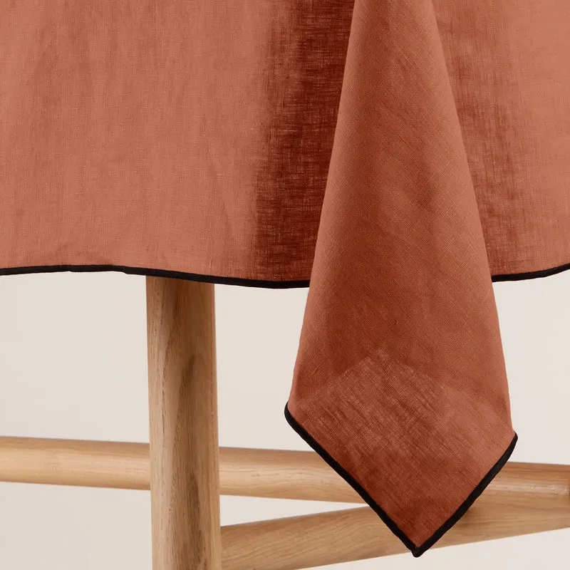 Nappe carrée CARLINA terracotta et bourdon noir