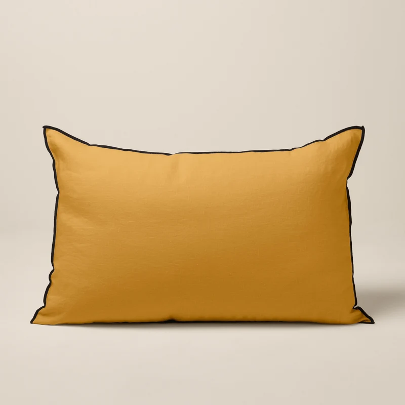 Housse de coussin CARLINA ocre et bourdon noir