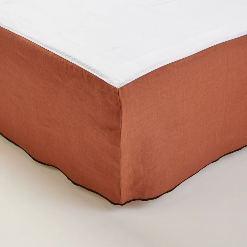 Cache sommier CARLINA terracotta et bourdon noir