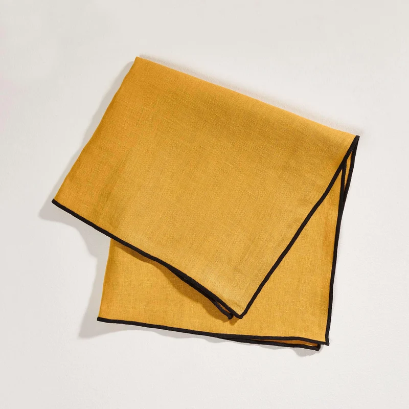 Serviette de table CARLINA ocre et bourdon noir