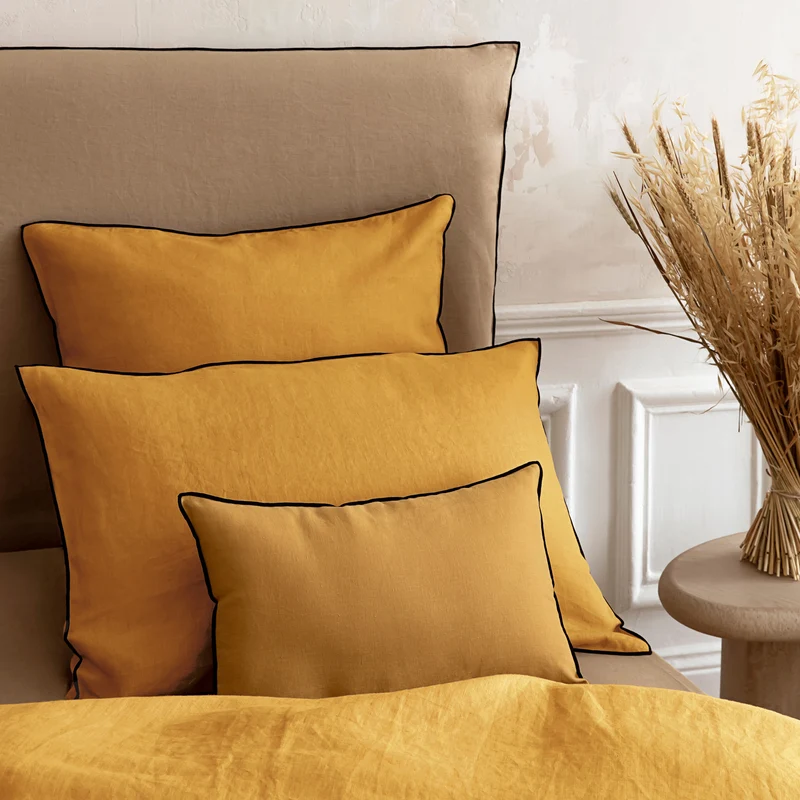Lot de 2 taies d'oreiller CARLINA ocre et bourdon noir