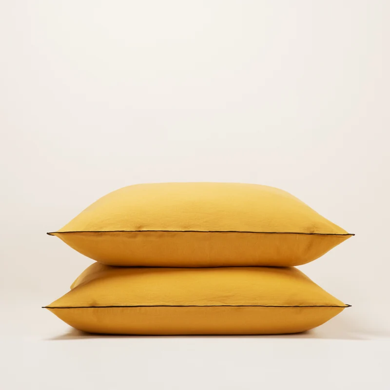 Lot de 2 taies d'oreiller CARLINA ocre et bourdon noir