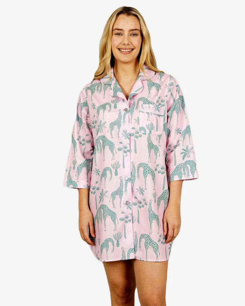 Women's Sleepshirt - Giraffes Pink