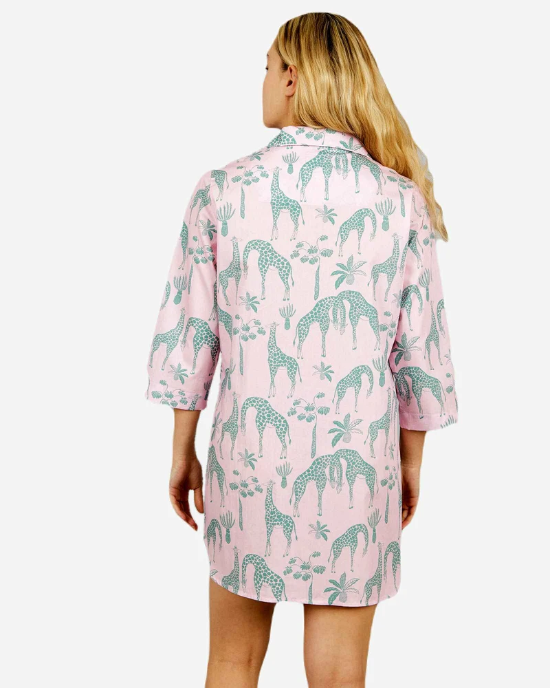Women's Sleepshirt - Giraffes Pink