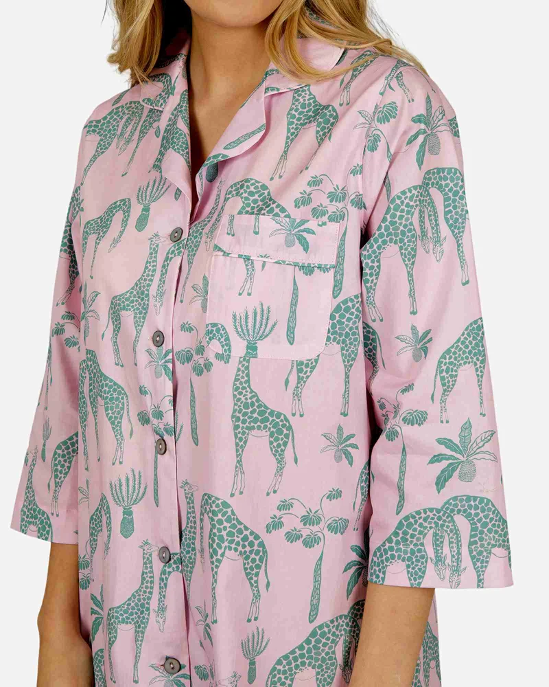 Women's Sleepshirt - Giraffes Pink