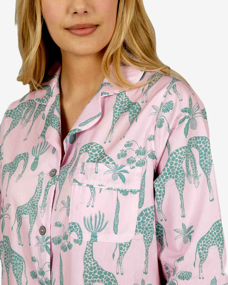 Women's Sleepshirt - Giraffes Pink
