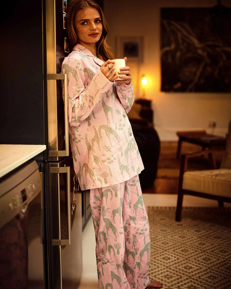 Women's Pyjamas – Giraffes Pink