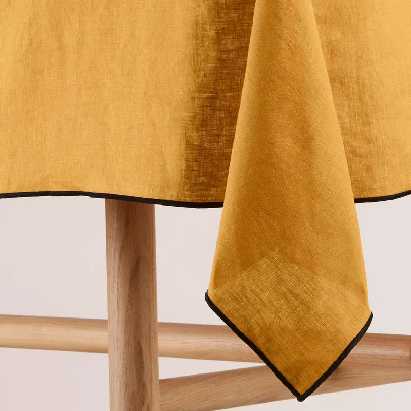 Nappe carrée CARLINA ocre et bourdon noir