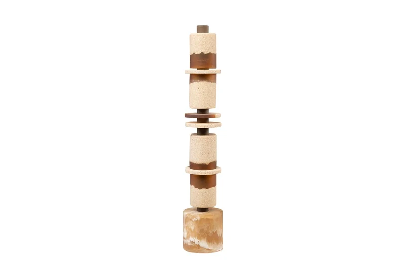 Casa Padrino Luxus Deko Objekt Cremeweiß / Braun Ø 11 x H. 62,7 cm - Hohe Skulptur Strata aus Kunstharz und Sand - Luxus Deko Accessoires