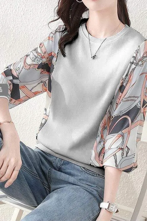 Laura | Pullover Mit Ärmelaufdruck