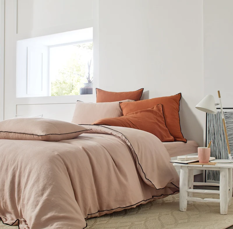 Housse de couette CARLINA rose poudré et bourdon noir