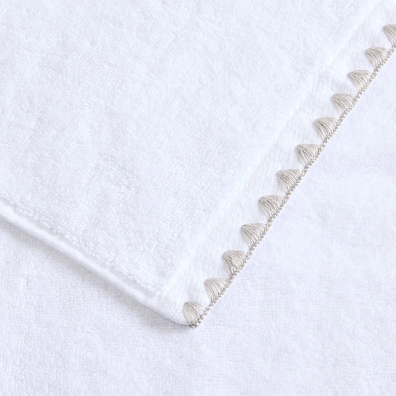 Tapis de bain NERYDA blanc et beige