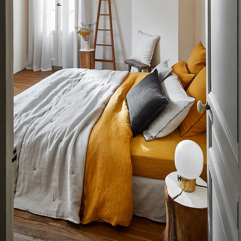 Parure de lit CARLINA ocre et bourdon noir