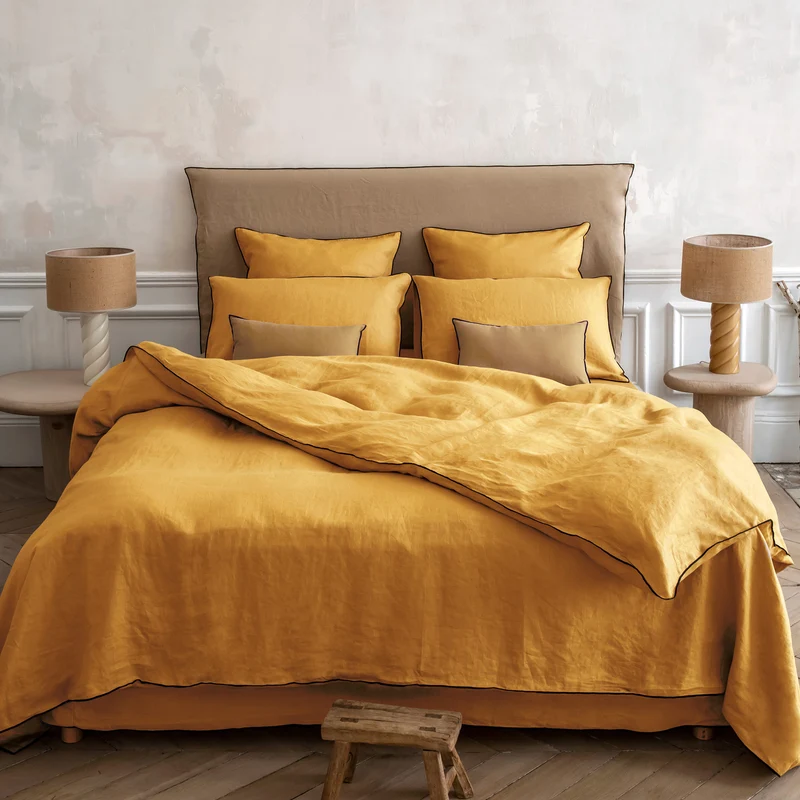 Parure de lit CARLINA ocre et bourdon noir