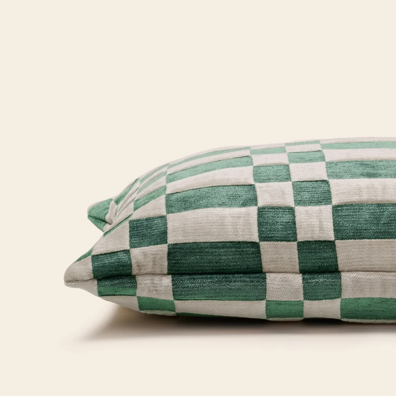 Housse de coussin TCHEKY ecru et vert vif