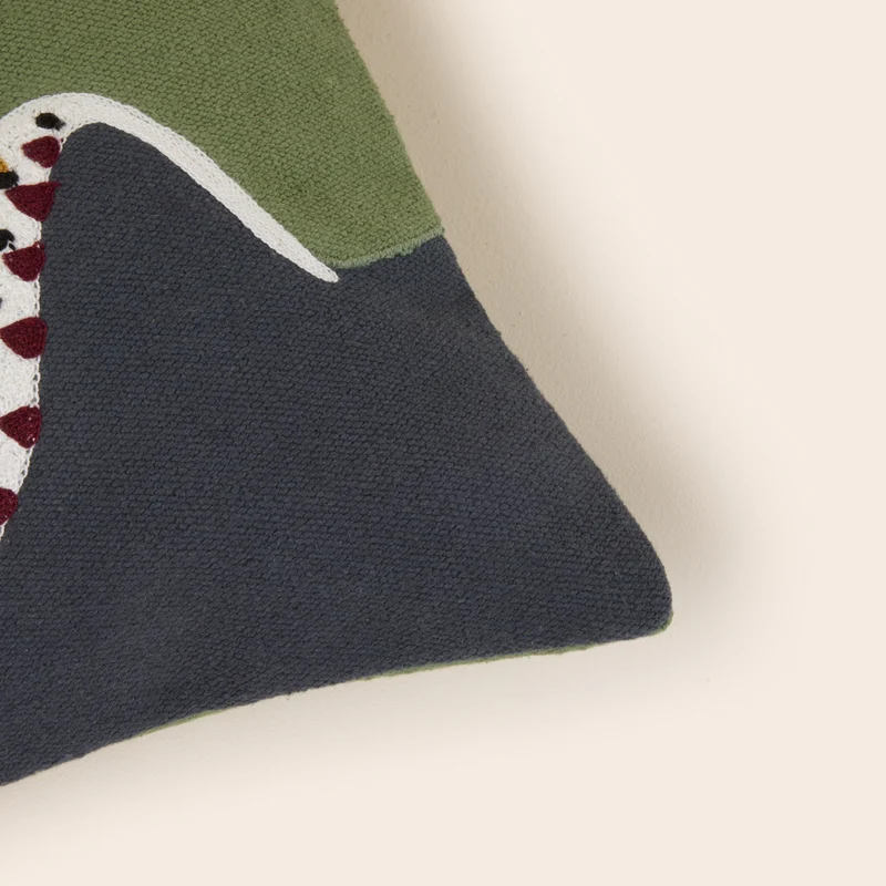 Housse de coussin TEOTI vert et python doré