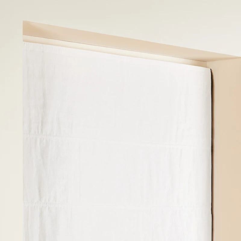 Store bateau occultant CARLINA blanc pur et bourdon noir
