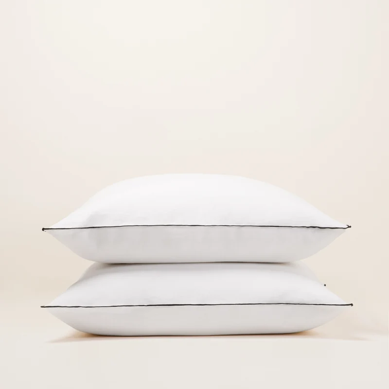 Lot de 2 taies d'oreiller CARLINA blanc pur et bourdon noir