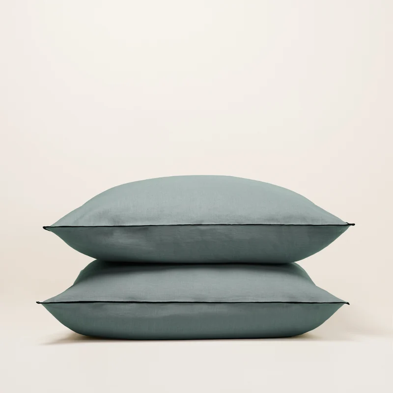 Lot de 2 taies d'oreiller CARLINA vert de gris et bourdon noir