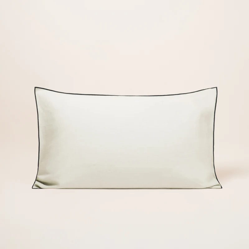 Lot de 2 taies d'oreiller CARLINA calcaire et bourdon noir