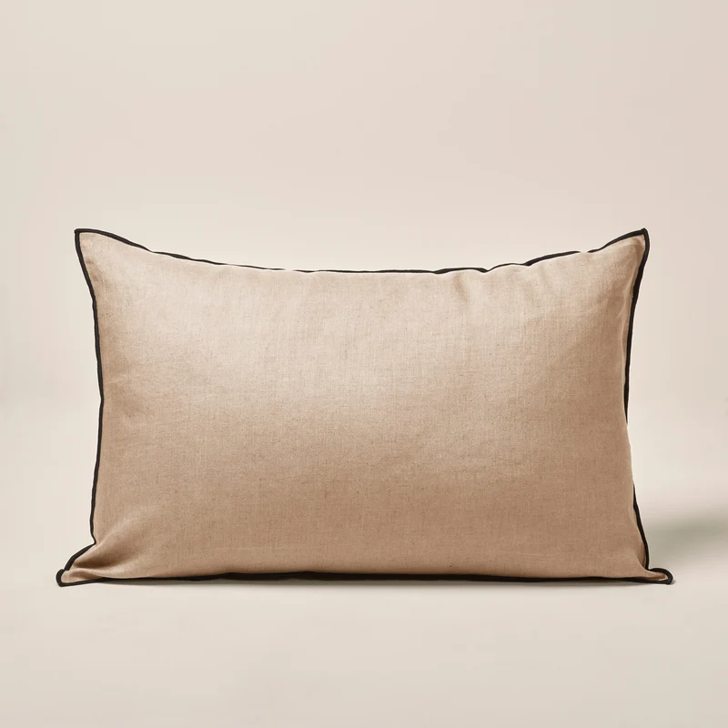 Housse de coussin CARLINA sable et bourdon noir