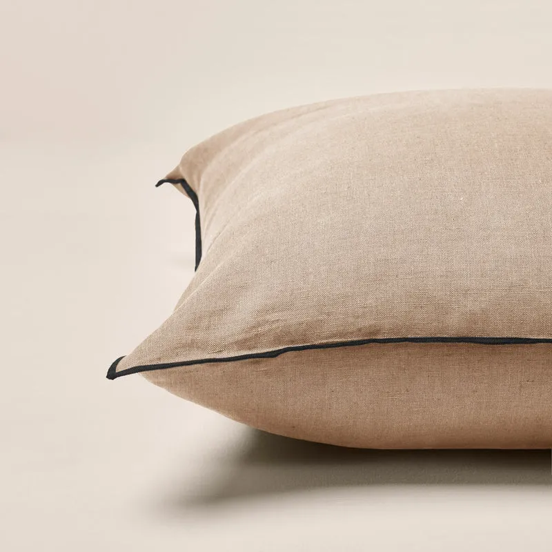 Housse de coussin CARLINA sable et bourdon noir