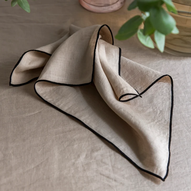 Serviette de table CARLINA ficelle et bourdon noir