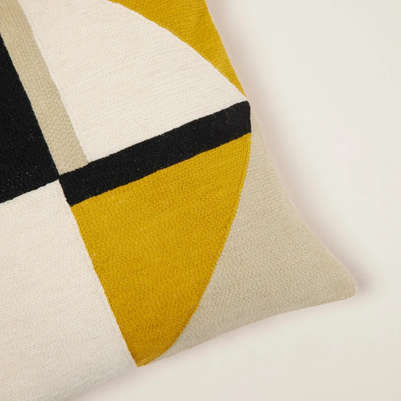Housse de coussin TRIAGO ocre et noir
