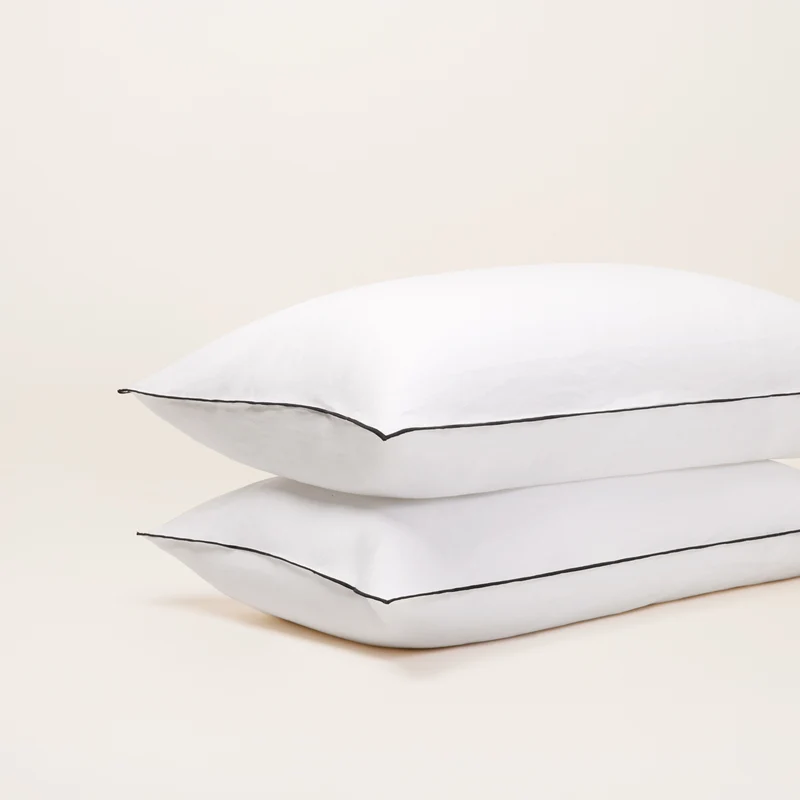 Lot de 2 taies d'oreiller CARLINA blanc pur et bourdon noir