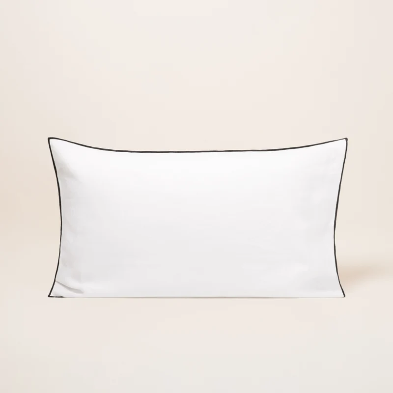 Lot de 2 taies d'oreiller CARLINA blanc pur et bourdon noir