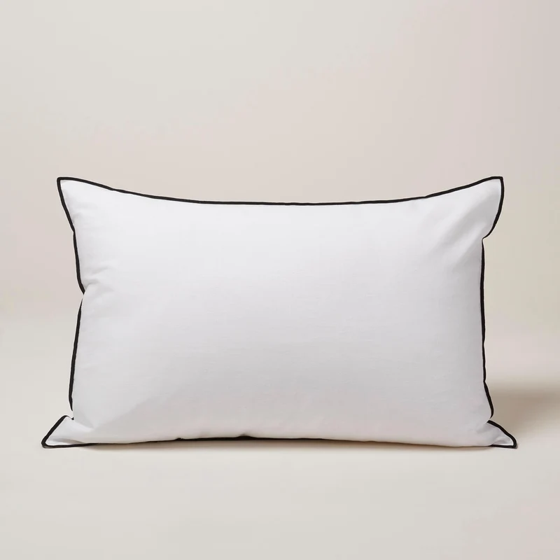 Housse de coussin CARLINA blanc pur et bourdon noir