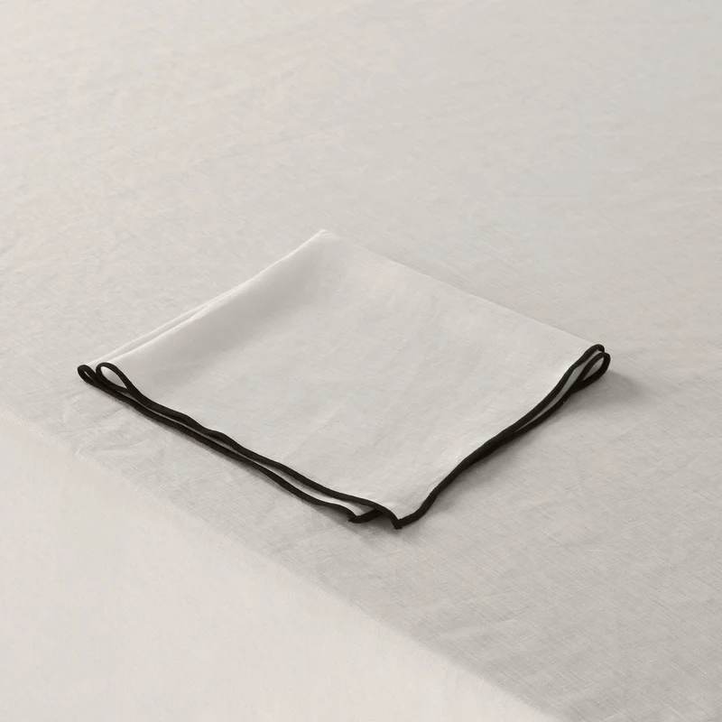 Nappe rectangulaire CARLINA calcaire et bourdon noir