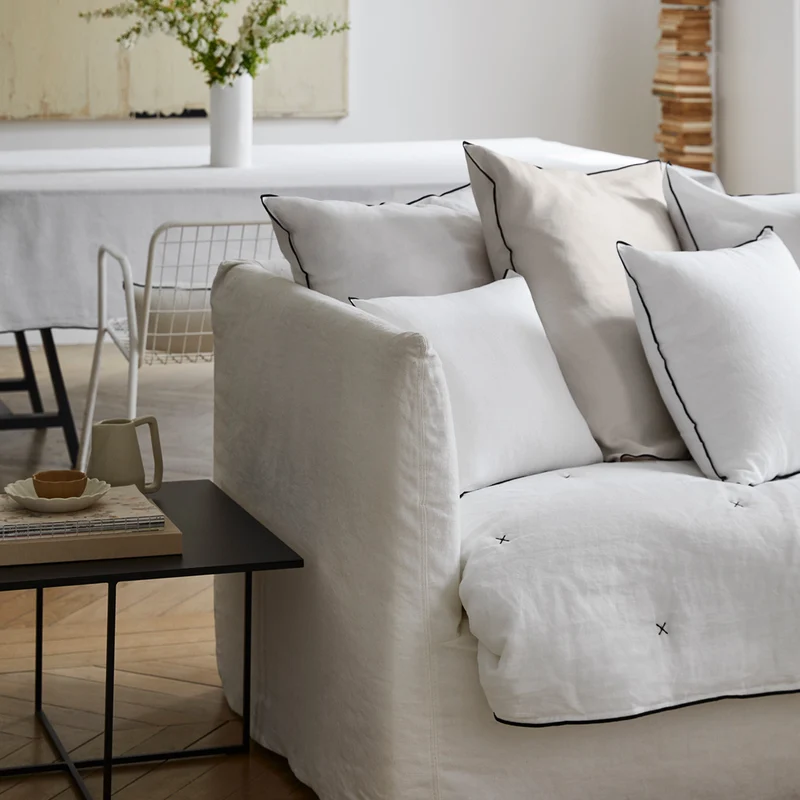 Housse de coussin CARLINA blanc pur et bourdon noir