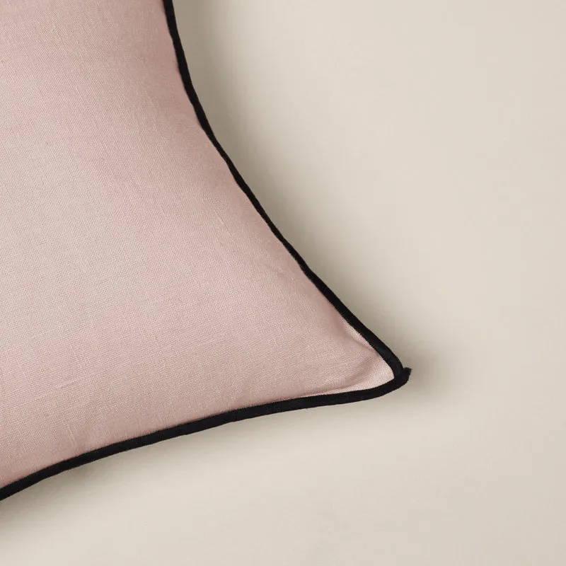 Housse de coussin CARLINA rose poudré et bourdon noir