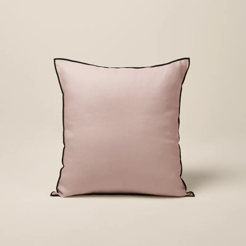 Housse de coussin CARLINA rose poudré et bourdon noir
