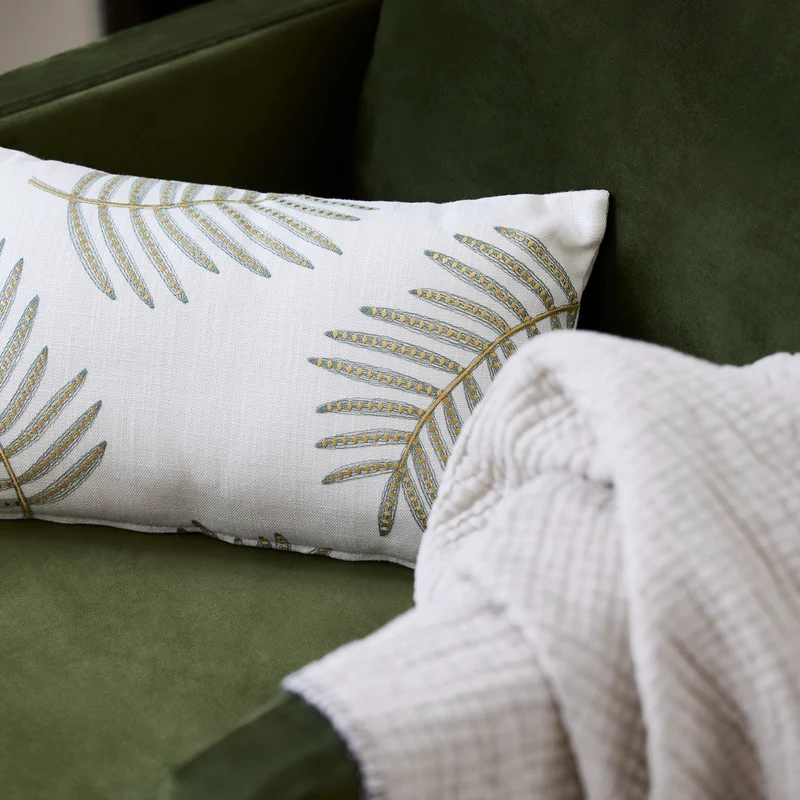 Housse de coussin FILICO blanc cassé et sauge