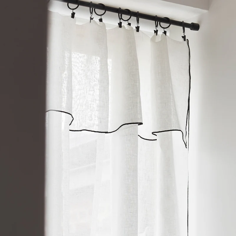 Voilage panneau SHADOW blanc pur et bourdon noir