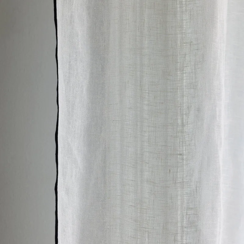 Voilage panneau SHADOW blanc pur et bourdon noir