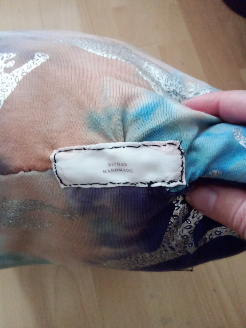 Handgemachtes Kissen mit Watercolor-Look & silbernen Leoparden