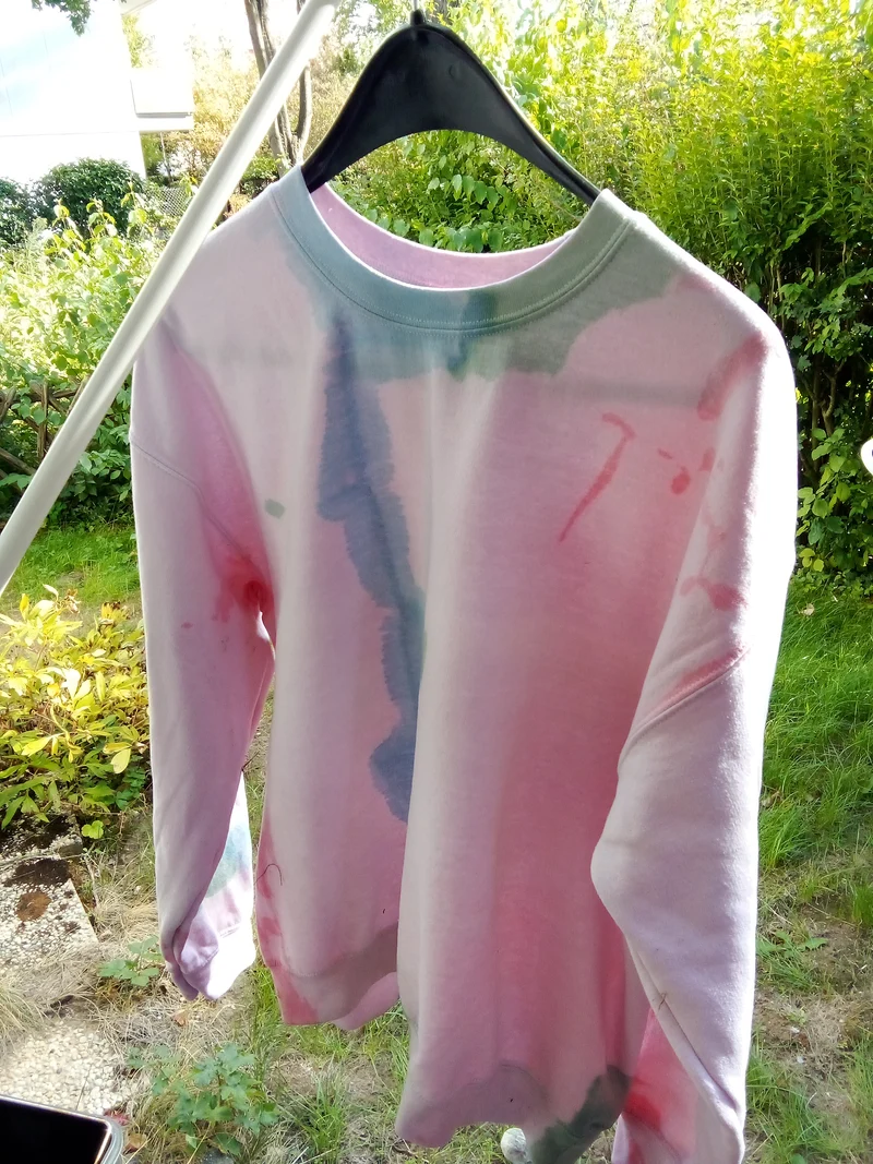 Autumn Aesthetic: Das „Watercolor Stripe“ Tie-Dye Sweatshirt