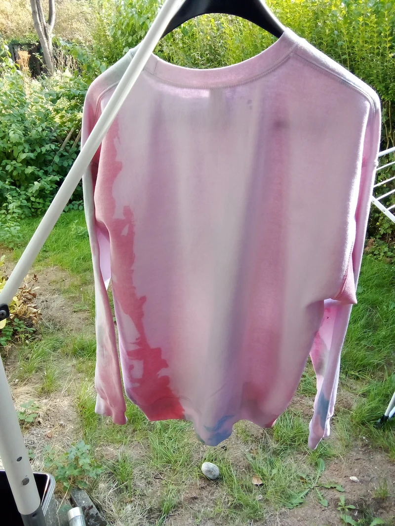 Autumn Aesthetic: Das „Watercolor Stripe“ Tie-Dye Sweatshirt