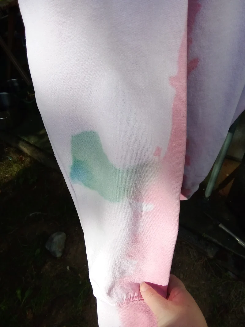 Autumn Aesthetic: Das „Watercolor Stripe“ Tie-Dye Sweatshirt