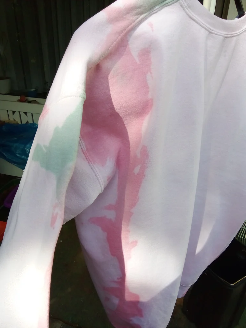 Autumn Aesthetic: Das „Watercolor Stripe“ Tie-Dye Sweatshirt